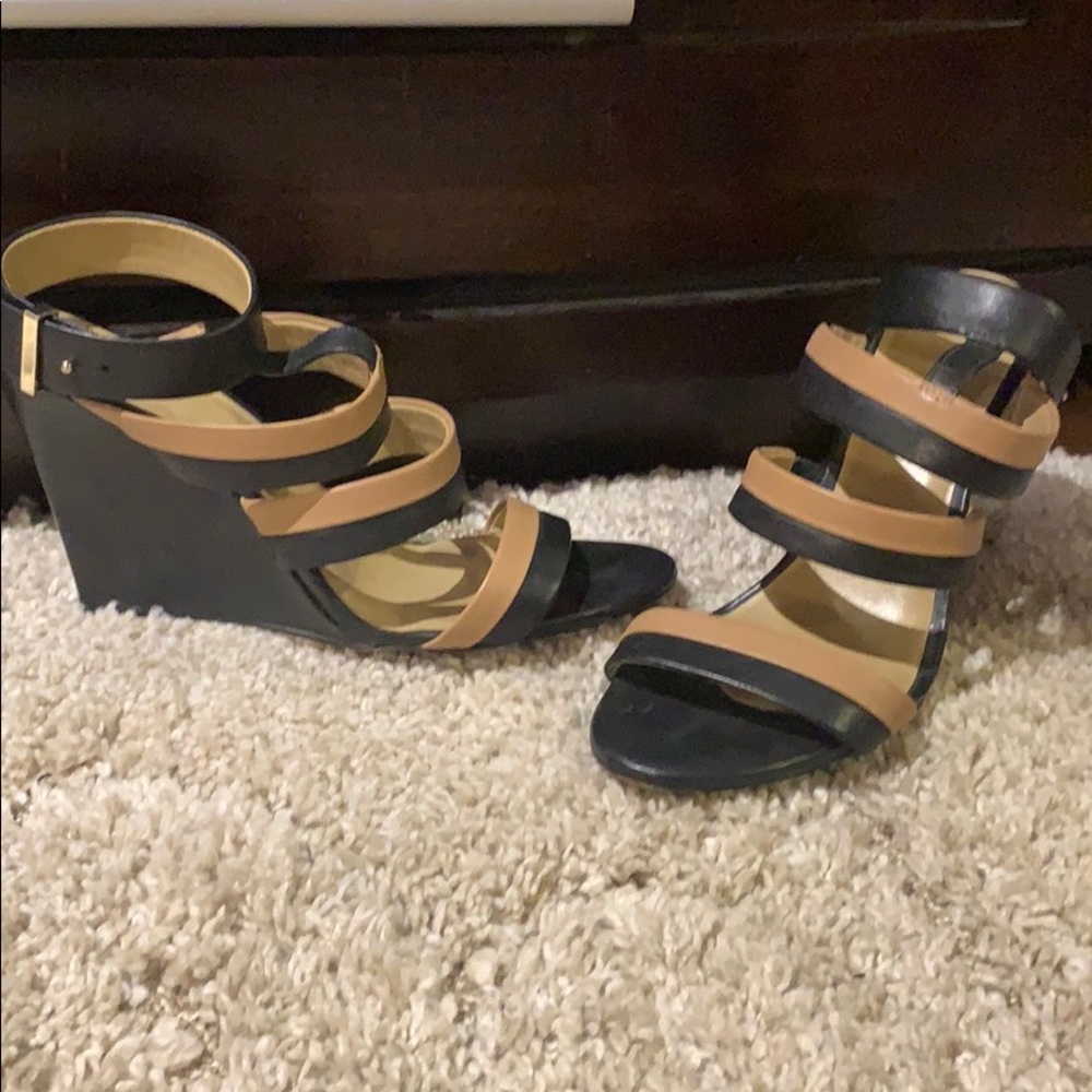 Wedge heel shoes
